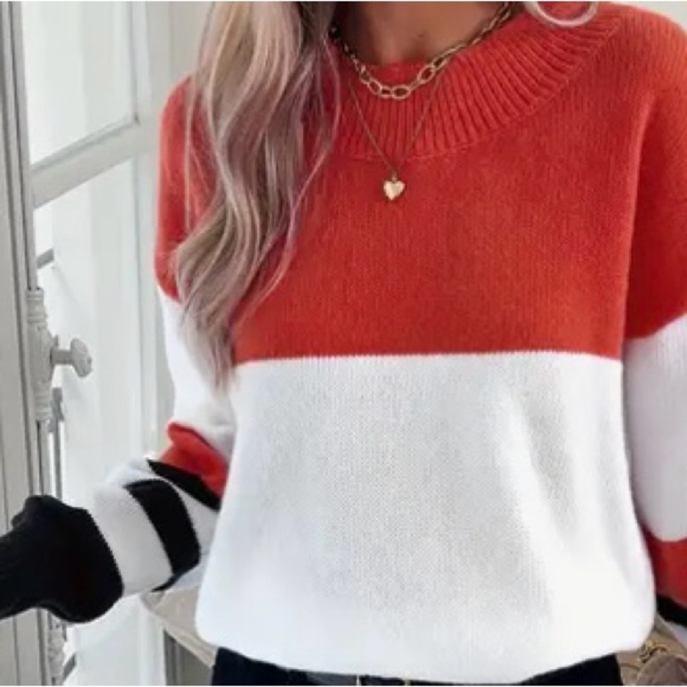 (New) Women’s Sweater Size(M)
